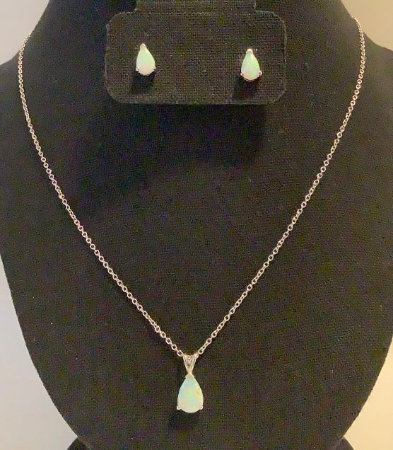 925 Sterling & Opal Necklace & Earrings Necklace weighs 2.8 grams & 17". Earrings weigh 1.8 grams (1 of 8)