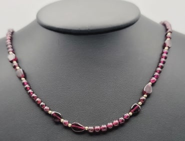 14K Gold Filled Garnet Beaded Necklace Necklace Measures 18"  Necklace Weighs 17.6 Grams