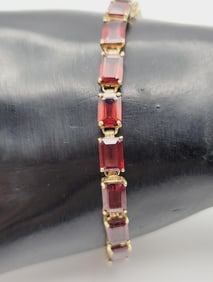 Gold Garnet Bracelet Bracelet Measures 7.25"  Bracelet Weighs 11.9 Grams
