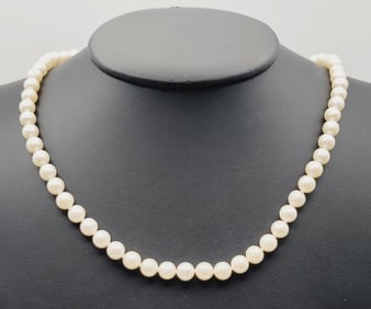 14K Gold Clasp Freshwater Pearl Necklace Necklace Measures 18"  Necklace Weighs 22.8 Grams
