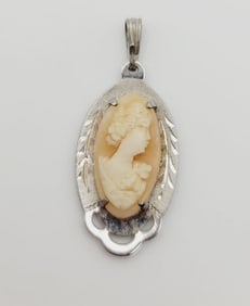 Vintage Sterling Silver Cameo Carved Shell Pendant Pendant Weighs 3.5 Grams