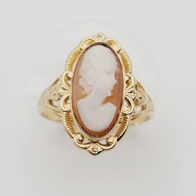 10K Gold Oval Cameo Ring Ring Weighs 2.8 Grams  Size 6