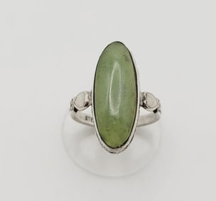 Vintage Sterling Silver Oval Jade Ring Ring Weighs 3.5 Grams  Size 7