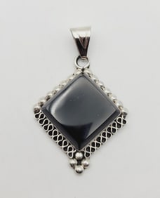 Sterling Silver Onyx Pendant Pendant Weighs 13.6 Grams