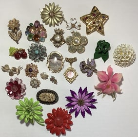 Assorted Brooches Pins Floral Gold Tone Plastic Brooches not inspected.