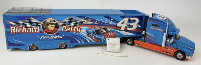 Richard Petty 1/43 Scale Semi Truck and Trailer Franklin Mint. One smoke stack broken off (piece