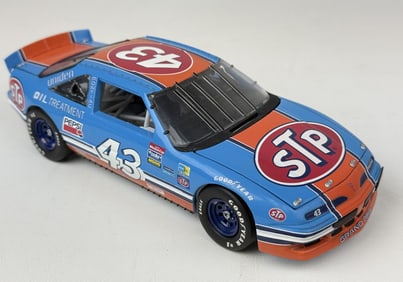 Franklin Mint Richard Petty 1992 Grand Prix 1/24 Die cast. See photos for condition details