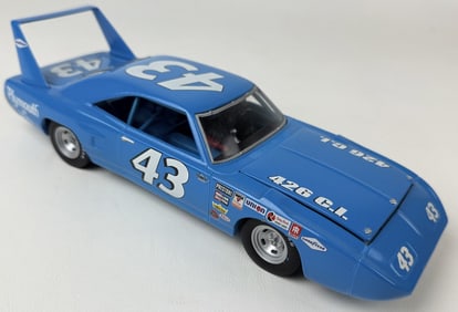 Richard Petty Diecast 1970 Superbird 1/24 scale Racing Champions 1999 no box.