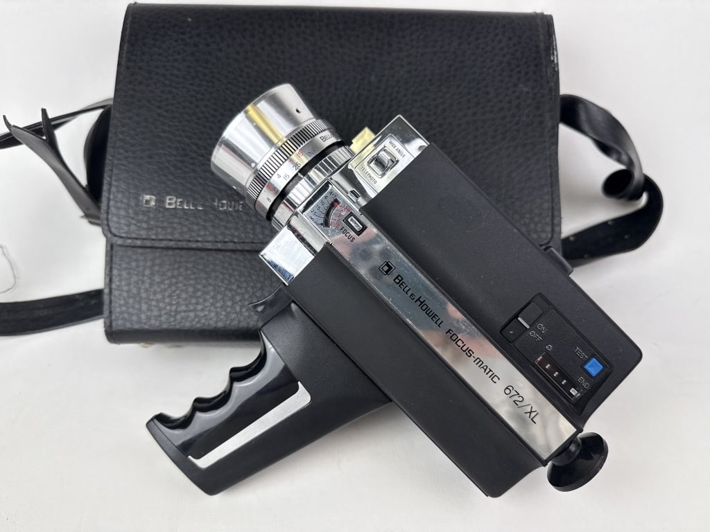 Bell & Howell Focus-Magic 672 XL 8mm Camera Untested. Includes case. See photos for condition (1 of 6)