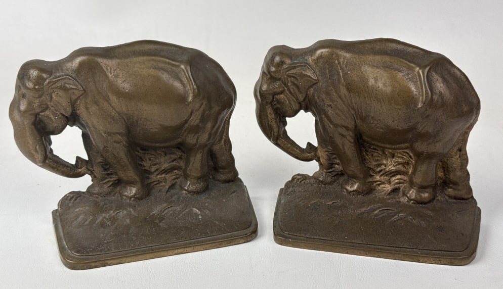 Vintage Cast Bronze Elephant Bookends No makers mark. Each bookend measures 4.5 inches x 4.5 inches (1 of 7)