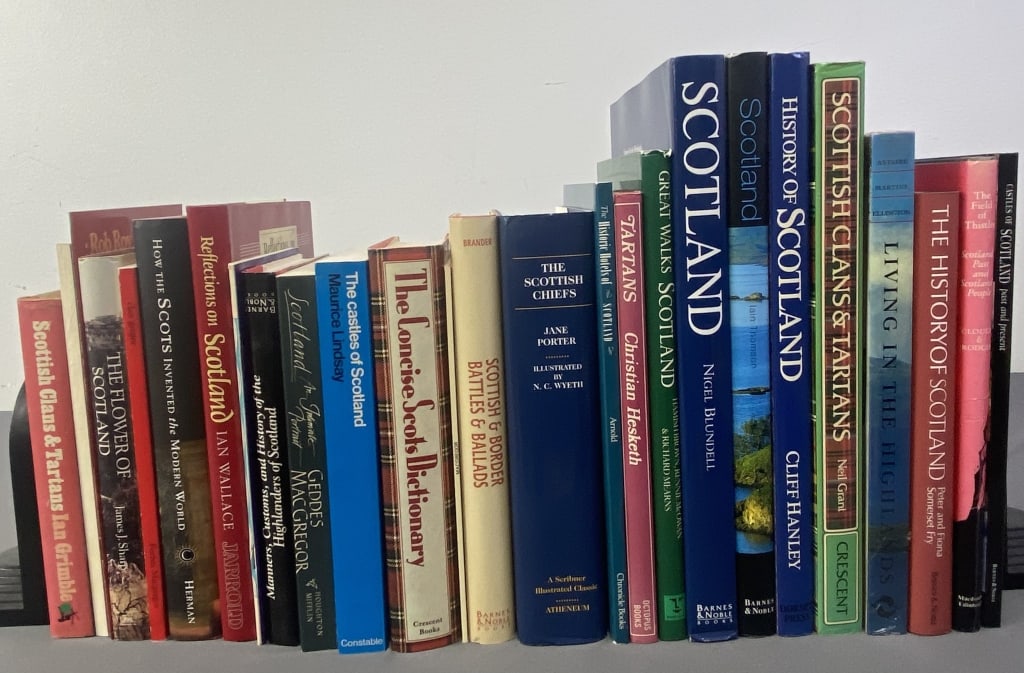 Scottish History & Tartan Books Set of 26 Twenty-six modern and vintage books on Scotland, Scottish: Twenty-six modern and vintage books on Scotland, Scottish tartans and genealogy.