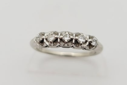 Vintage 14K White Gold Diamond Ring Ring Weighs 2.1 Grams Size 3.5
