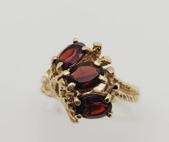 Vintage Gold Tri-stone Garnet Ring Ring Weighs 5.3 Grams Size 9