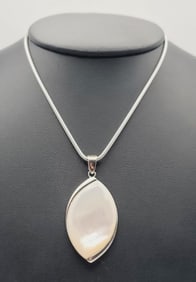 Sterling Silver Mother of Pearl Necklace Necklace Measures 22" Necklace Weighs 21.3 Grams