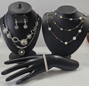 Lia Sophia Jewelry Collection Beaded necklace measures