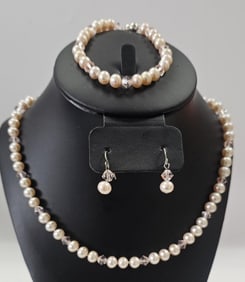 Baby Pink Genuine Pearl & Crystal Set weighs 46.5