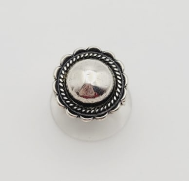 Vintage Sterling Silver Domed Ring Ring Weighs 5.7 Grams Size 5.5 Metal Not Stamped: Ring Weighs 5.7 Grams Size 5.5 Metal Not Stamped