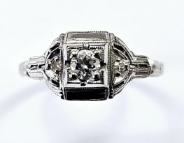 Antique Art Deco 18K White Gold Diamond Ring Ring weighs 2.5