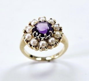 14K Yellow Gold Amethyst and Pearl Halo Ring Ring weighs 4.5 Grams Size 4.5