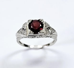 Antique 18K White Gold Garnet & Diamond Ring Ring weighs 1.9