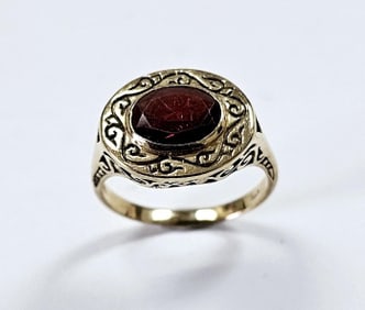 Antique 14K Yellow Gold Oval Garnet Ring Ring weighs 3.1