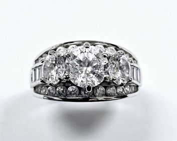 Sterling Silver Three Stone CZ Ring Ring weighs 8.5 Grams Size 9