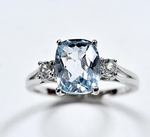 Sterling Silver Cushion Cut Blue Topaz Ring Ring weighs 2.7 Grams Size 8