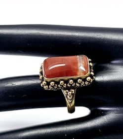Vitnage Brass Colored Agate Ring Ring weighs 4.8 Grams Size 6