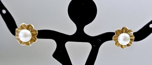 14K Scalloped Edge Akoya Pearl Earrings Earrings weigh 1.0 Grams