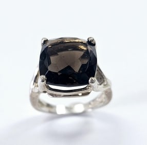 925 Sterling Smokey Topaz Ring Ring weighs 6.8 TGW Size 7.5