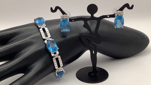 Jackie Kennedy JBK Aqua Cut Glass Bracelet Bracelet is Silver Tone