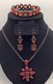 Joan Rivers Briolette Cut Necklace Bracelet Set Necklace is 19" Stretch Bracelet