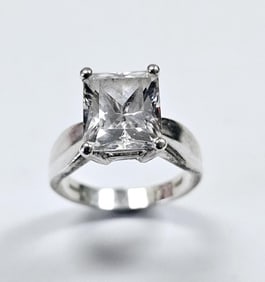 925 Sterling Princess Cubic Zirconia Ring Size 6.75 & weighs 5.9 TGW