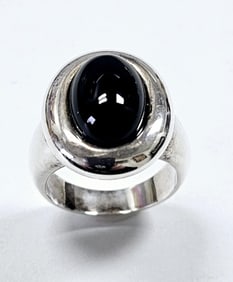 925 Sterling Onyx Dome Ring Size 8 & weighs 11.7 TGW