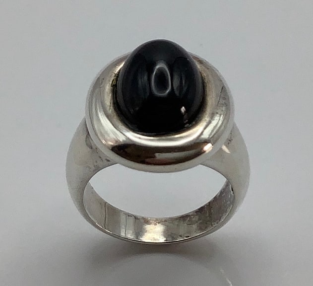 925 Sterling Onyx Dome Ring Size 8 & weighs 11.7 TGW: Size 8 & weighs 11.7 TGW