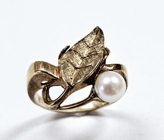 Vintage 10K Yellow Gold Pearl & Leaf Ring Size 6.75 & weighs 3.7 TGW
