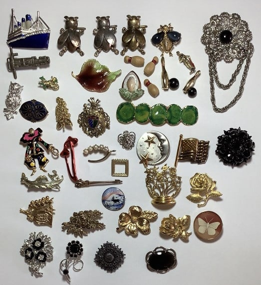 Assorted Novelty Pins Bugs Flowers Bowling Etc Contents not (1 of 14)