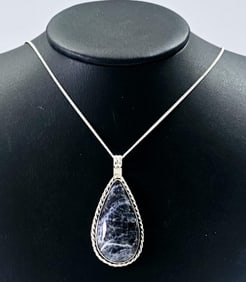 925 Sterling Sodalite Cabochon Pendant Necklace Necklace is 18" & weighs 18.4 TGW