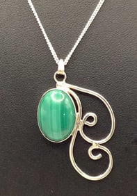 925 Sterling Malachite Pendant Necklace Necklace is 17" & weighs 8.5 TGW
