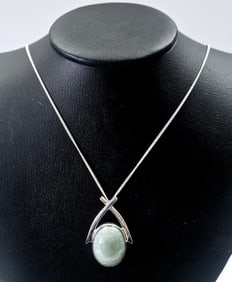 925 Sterling Green Jade Pendant Necklace Necklace is 20" & weighs13.6 TGW