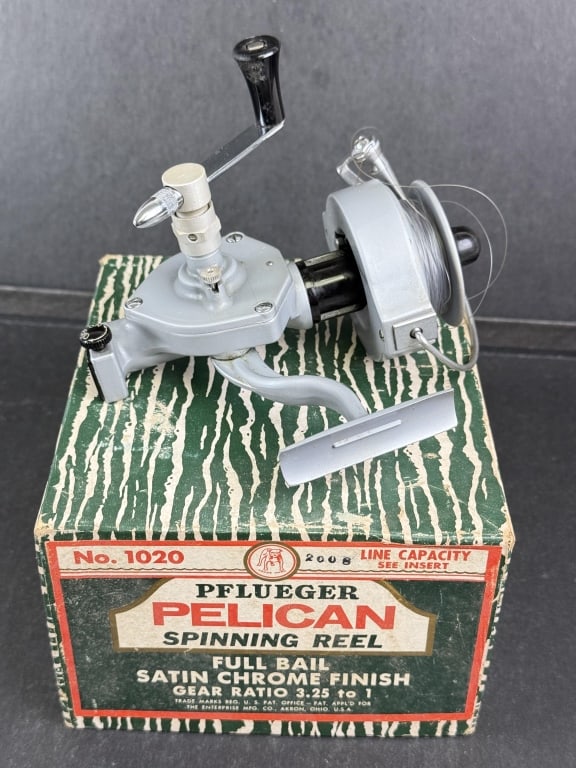Vintage Pflueger Pelican 1020 Spinning Reel With original box. Untested. 7 x 5 x 4 inches. (1 of 5)