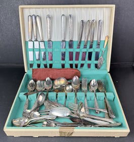Vintage Mixed Flatware Set Oneida, Oamelia, Roger’s and others. See photos for items. Box has wear