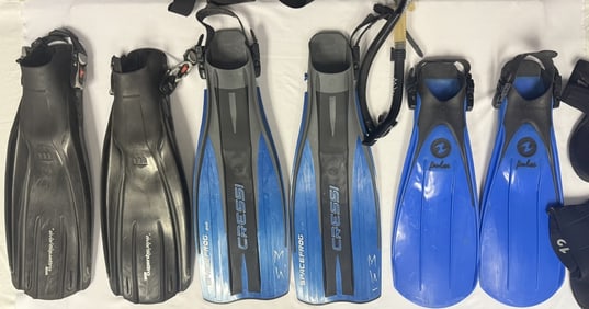 Scuba Diving Fins Lot Large and Extra Large With size 12 boots. 3 sets of fins. Cressi Space Force