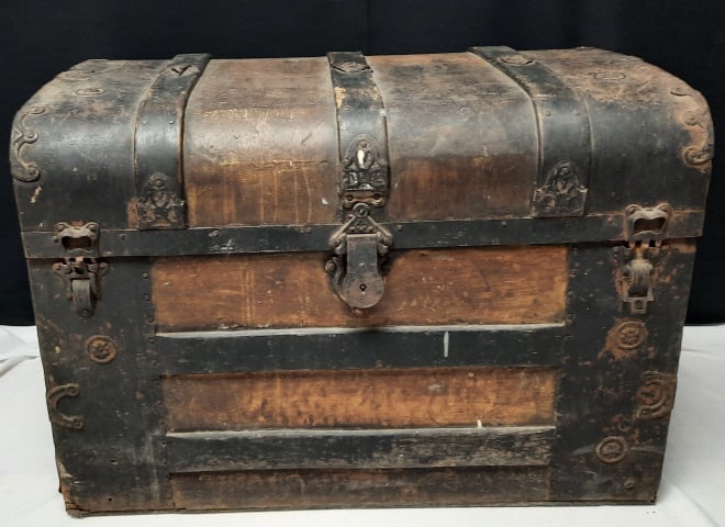 Vintage Wooden Storage Chest Trunk Measures 29x17x 20 inches tall. Cracks in wood. Vintage/used (1 of 20)