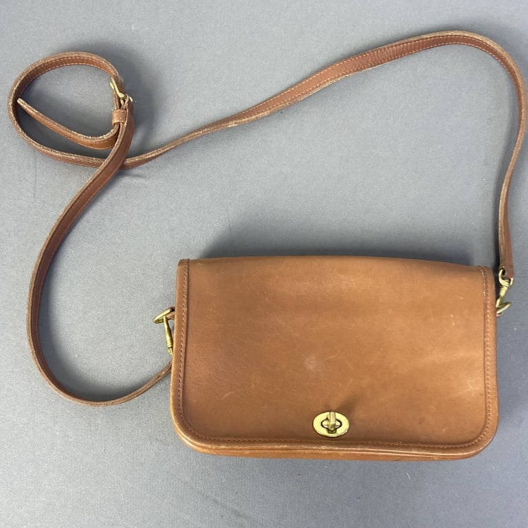 Vintage Leather Coach Crossbody Bag Vintage Coach purse, number J8 N-9755, handcrafted in Mexico. (1 of 7)