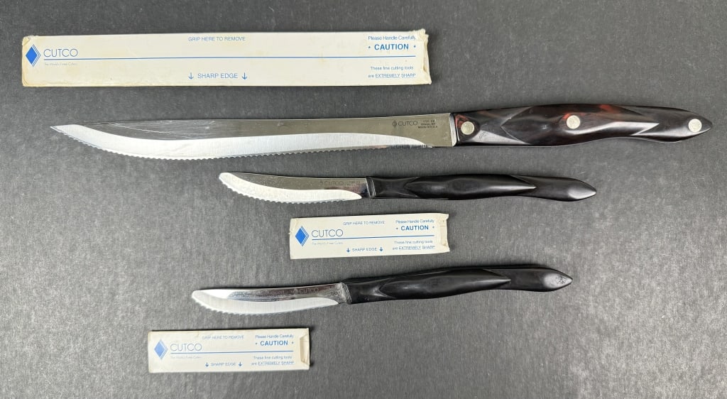 Cutco Carving Knife 1723 and 2 Steak Knives 1759 3 knives with original blade covers. Carving knife (1 of 4)