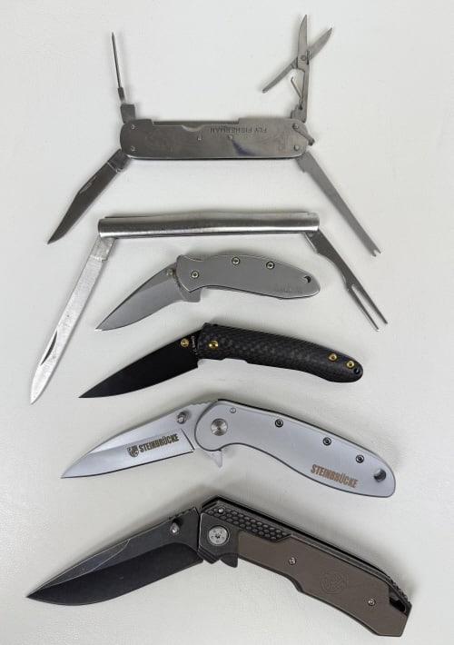 Pocket Knife Lot 6 knives Blades range between 2.5 and 3.5 inches. Handles approximately 3 to 4.5 (1 of 6)