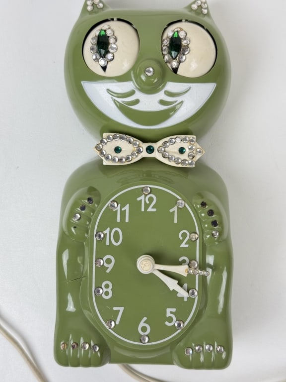 Vintage Green Bejeweled Kit Cat Wall Clock California Clock Company Model D8. Missing tail and some (1 of 6)