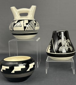 Native American Sioux Ute Mtn Pottery Set of 3 Small are both 4". Large 5