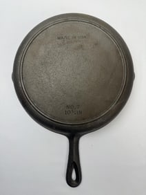 Vintage Cast Iron Skillet 10.25 inch No. 7 USA Unbranded. Made in USA 10 1/4 inch. Unseasoned.